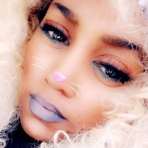 Meet your Posher, Shay